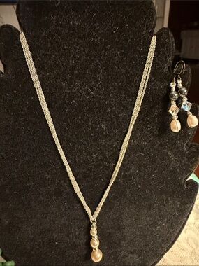 💙💙💙2 for 12$💙💙💙Elegant Silver Pearl Drop Necklace and Earring Set